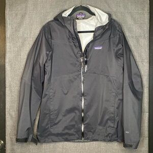 Patagonia Men's Granite Crest Rain Jacket in black. Size Men's Medium NWOT